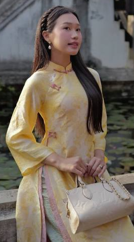 Mẹ vợ hot nhất l&agrave;ng b&oacute;ng đ&aacute; du xu&acirc;n c&ugrave;ng nh&agrave; Văn Hậu, visual trẻ đẹp đỉnh ch&oacute;p, Do&atilde;n Hải My cũng phải d&egrave; chừng- Ảnh 12.