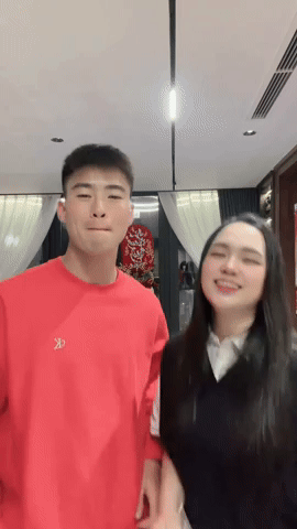 Vợ chồng Duy Mạnh đ&oacute;n d&agrave;n tuyển thủ thăm nh&agrave; mới 5 tầng mặt phố cổ, style của tiểu thư Quỳnh Anh g&acirc;y ch&uacute; &yacute;- Ảnh 6.