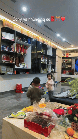 Vợ chồng Duy Mạnh đ&oacute;n d&agrave;n tuyển thủ thăm nh&agrave; mới 5 tầng mặt phố cổ, style của tiểu thư Quỳnh Anh g&acirc;y ch&uacute; &yacute;- Ảnh 5.