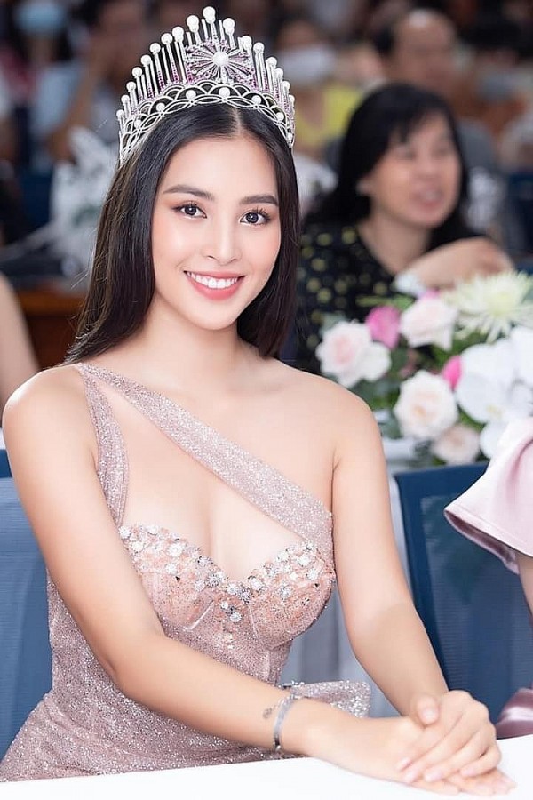 Hoa hậu được Trấn Th&agrave;nh săn đ&oacute;n nhất: Đ&oacute;ng 3 phim trăm tỷ cả 3, được b&aacute;o H&agrave;n tung h&ocirc; l&agrave; &ldquo;nữ ho&agrave;ng nhan sắc&rdquo;- Ảnh 6.