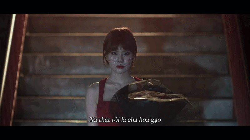 Mẹ chồng - n&agrave;ng d&acirc;u đẹp sang nhất phim Trấn Th&agrave;nh: Đ&atilde; duy&ecirc;n c&ograve;n h&aacute;t khuynh quốc nghi&ecirc;ng trời, nghe th&ocirc;i m&agrave; dựng t&oacute;c g&aacute;y- Ảnh 2.