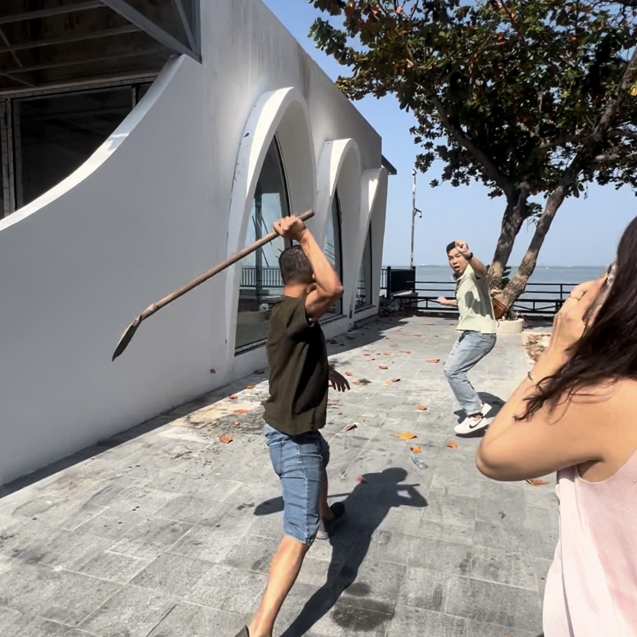 Chủ qu&aacute;n c&ugrave;ng hai người th&acirc;n bị triệu tập v&igrave; đuổi đ&aacute;nh nh&oacute;m du kh&aacute;ch ở Vũng T&agrave;u- Ảnh 2.