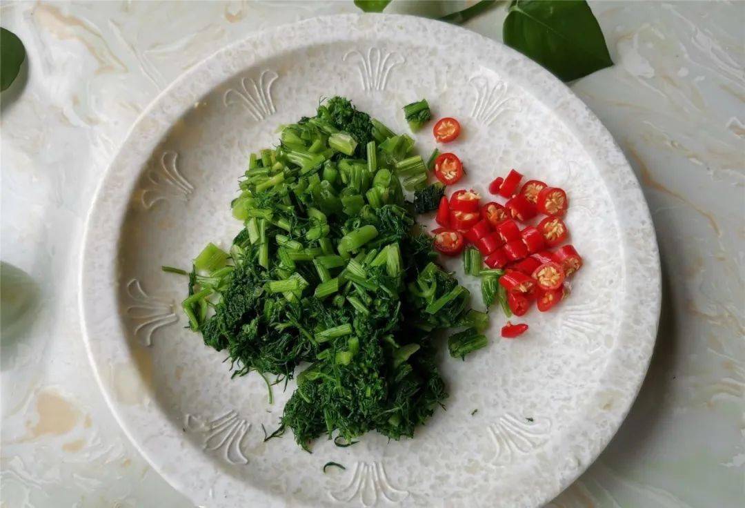 T&ocirc;i mua loại rau n&agrave;y mỗi m&ugrave;a xu&acirc;n về: Nấu 5 m&oacute;n ngon m&agrave; nhanh, h&agrave;m lượng canxi cao gấp 5 lần trứng- Ảnh 4.