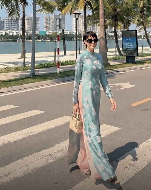 Mẹ vợ hot nhất l&agrave;ng b&oacute;ng đ&aacute; du xu&acirc;n c&ugrave;ng nh&agrave; Văn Hậu, visual trẻ đẹp đỉnh ch&oacute;p, Do&atilde;n Hải My cũng phải d&egrave; chừng- Ảnh 5.