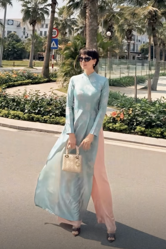 Mẹ vợ hot nhất l&agrave;ng b&oacute;ng đ&aacute; du xu&acirc;n c&ugrave;ng nh&agrave; Văn Hậu, visual trẻ đẹp đỉnh ch&oacute;p, Do&atilde;n Hải My cũng phải d&egrave; chừng- Ảnh 4.