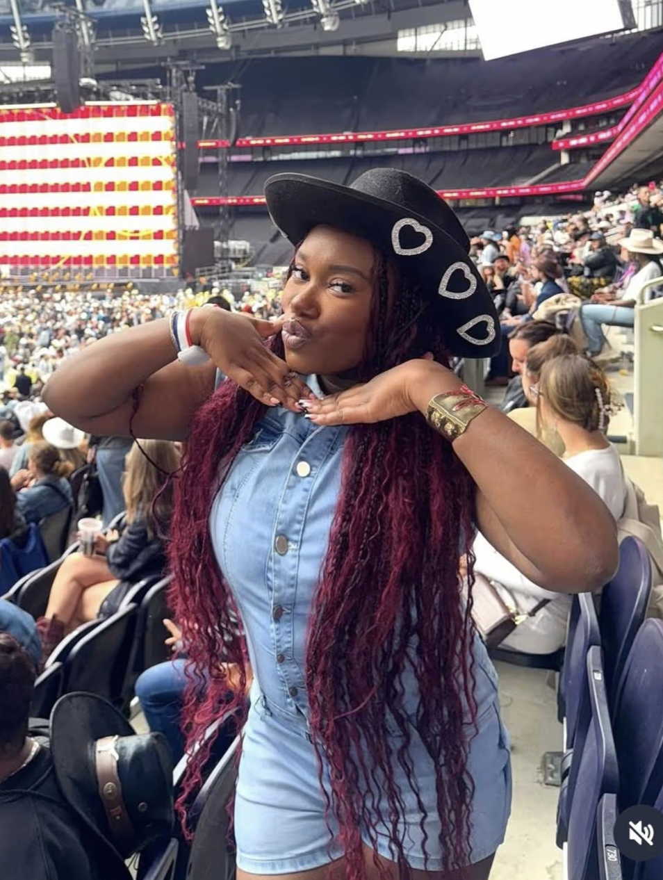 Nữ giáo viên phát hiện ung thư không thể chữa ở tuổi 25: Từ suy sụp đến quyết tâm hoàn thành mọi ước mơ- Ảnh 2. Nữ giáo viên phát hiện ung thư không thể chữa ở tuổi 25: Từ suy sụp đến quyết tâm hoàn thành mọi ước mơ- Ảnh 2.