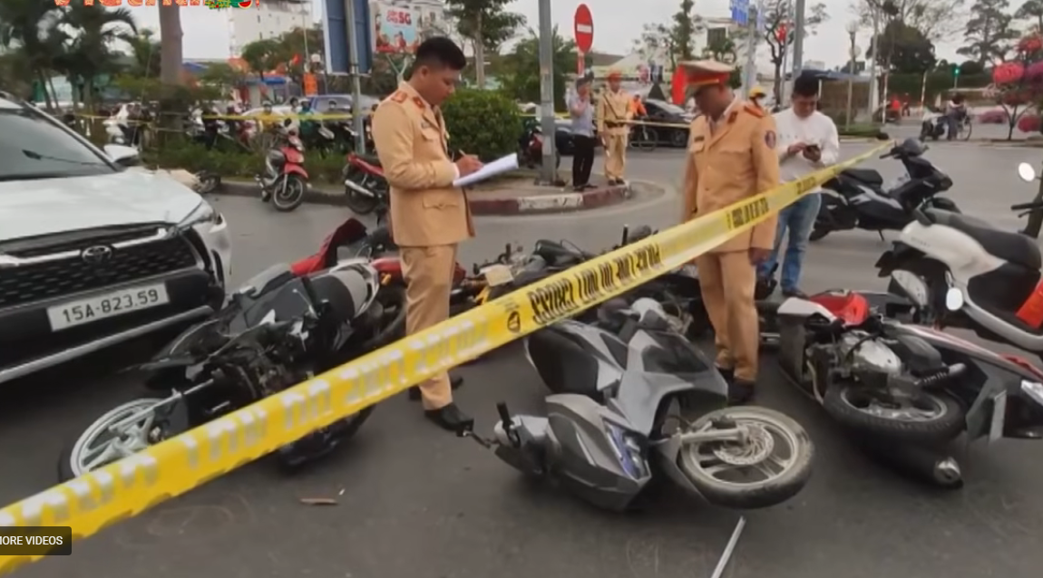 Vụ &ocirc; t&ocirc; t&ocirc;ng li&ecirc;n ho&agrave;n 12 xe m&aacute;y: Kết quả kiểm tra nồng độ cồn, ma tu&yacute; của t&agrave;i xế- Ảnh 1.