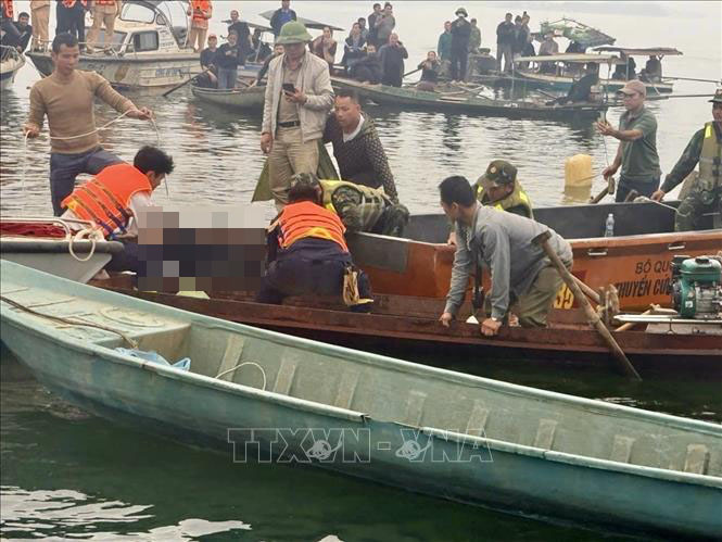 T&igrave;m thấy thi thể 6 nạn nh&acirc;n trong vụ lật t&agrave;u ở hồ Th&aacute;c B&agrave;- Ảnh 2.