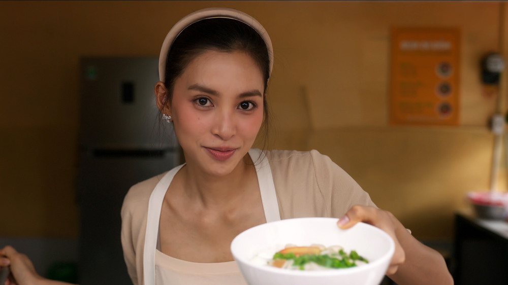 Hoa hậu được Trấn Th&agrave;nh săn đ&oacute;n nhất: Đ&oacute;ng 3 phim trăm tỷ cả 3, được b&aacute;o H&agrave;n tung h&ocirc; l&agrave; &ldquo;nữ ho&agrave;ng nhan sắc&rdquo;- Ảnh 3.