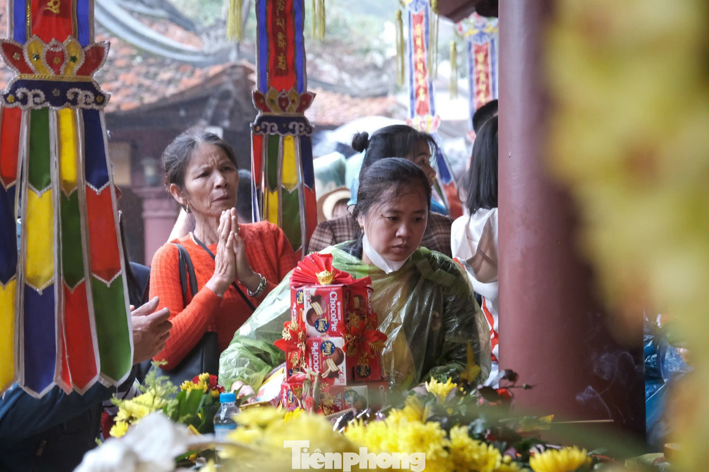 D&ograve;ng người đội mưa từ 5h s&aacute;ng đi khai hội ch&ugrave;a Hương- Ảnh 22.