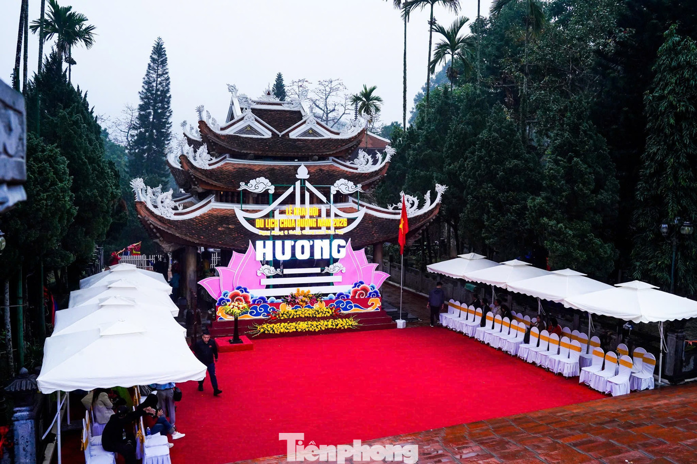 D&ograve;ng người đội mưa từ 5h s&aacute;ng đi khai hội ch&ugrave;a Hương- Ảnh 20.