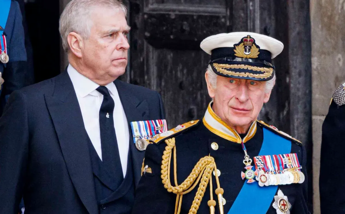 Ho&agrave;ng gia Anh đối mặt khủng hoảng v&igrave; vụ em trai Vua Charles III bị bắt- Ảnh 4.