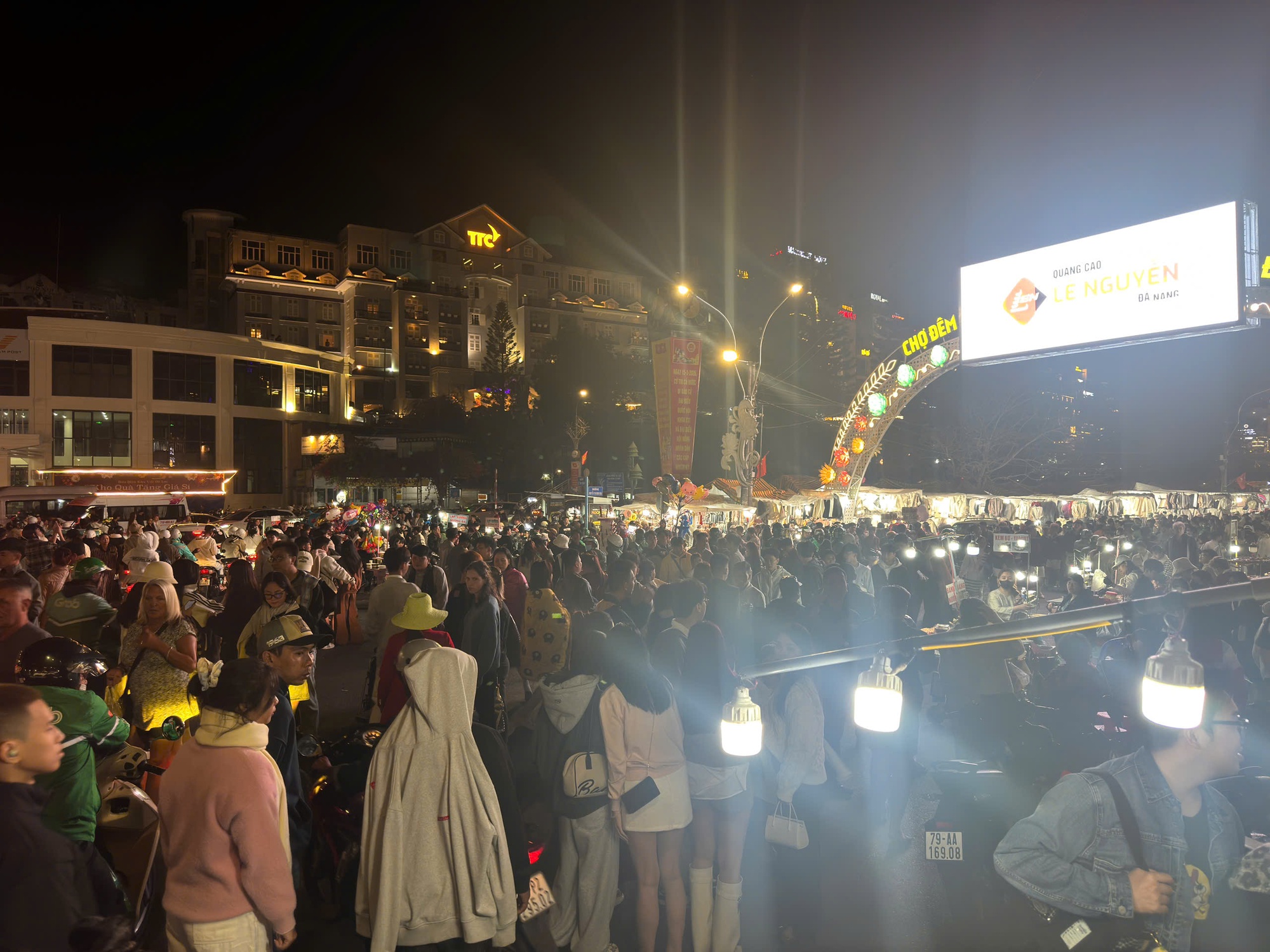 Lâm Đồng: Doanh thu du lịch chạm mốc 2.000 tỷ đồng dịp Tết Bính Ngọ 2026- Ảnh 3. Lâm Đồng: Doanh thu du lịch chạm mốc 2.000 tỷ đồng dịp Tết Bính Ngọ 2026- Ảnh 3.