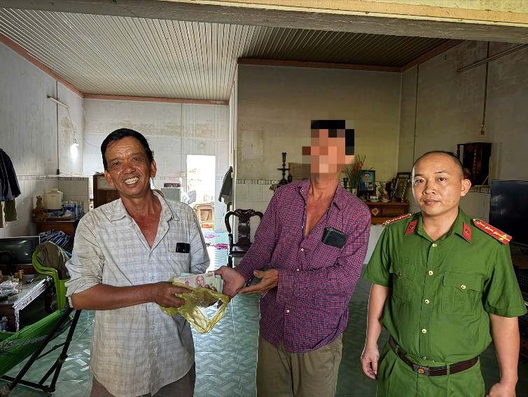 Ph&aacute;t hiện 80 triệu đồng trong bọc ni l&ocirc;ng mất ngay s&aacute;t Tết, người đ&agrave;n &ocirc;ng SN 1978 b&aacute;o c&ocirc;ng an khẩn trương truy t&igrave;m- Ảnh 2.