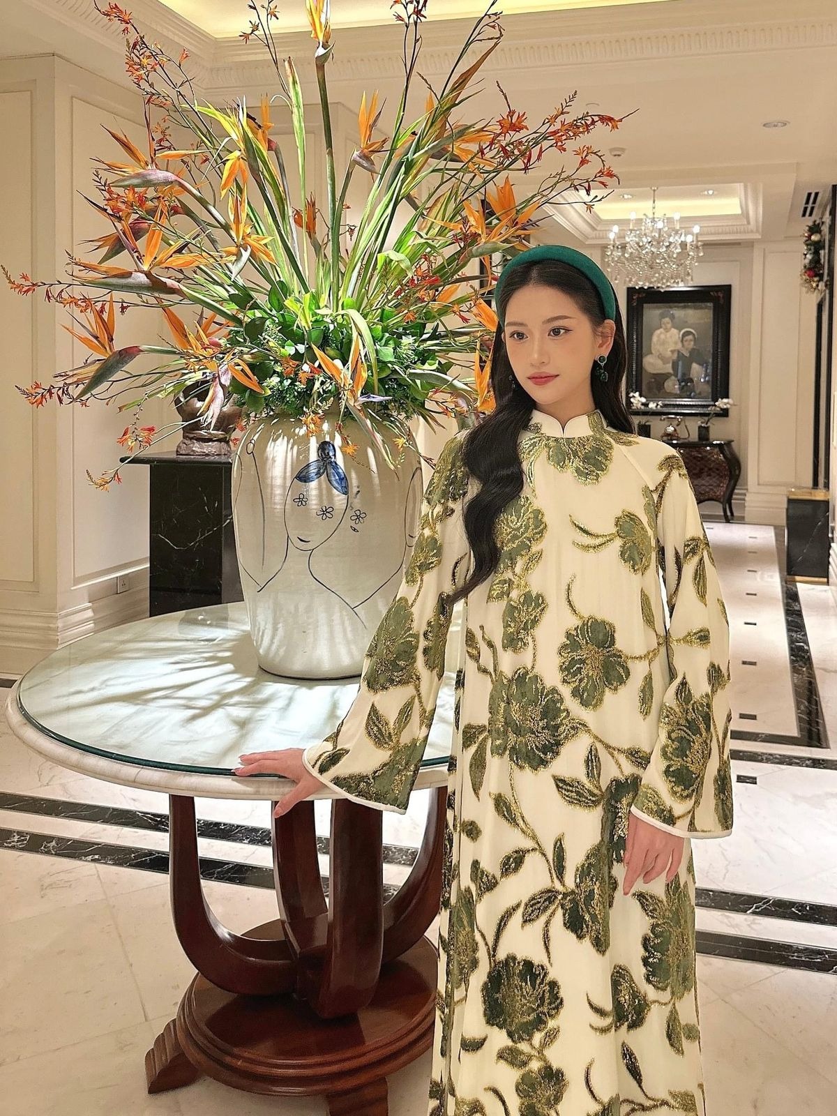 Hết Tết, đại hội thanh l&yacute; &aacute;o d&agrave;i trỗi dậy- Ảnh 8.