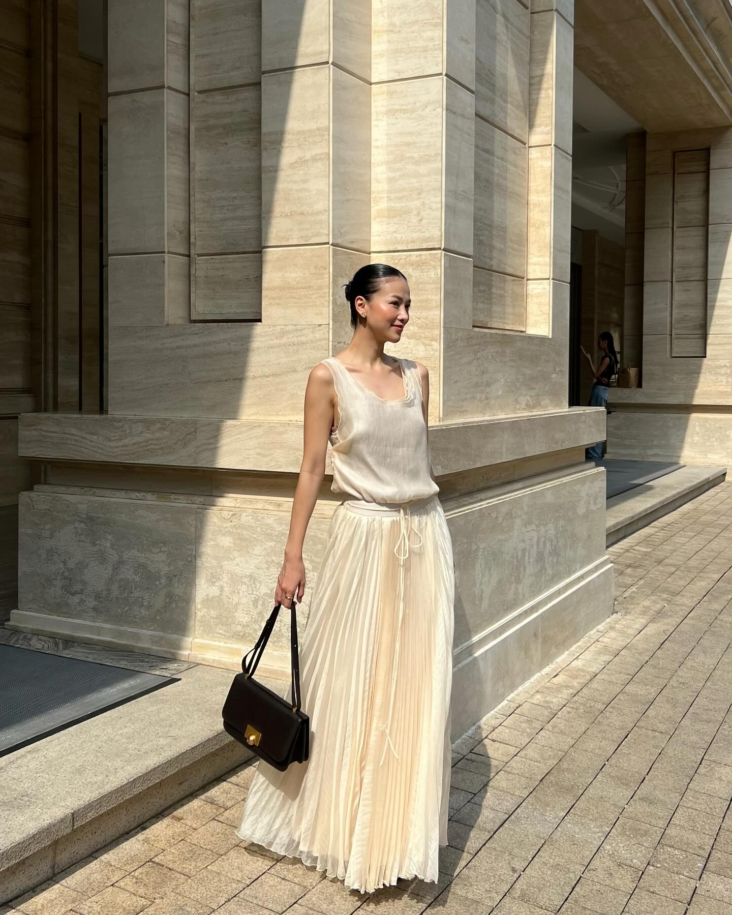 Nh&igrave;n mỹ nh&acirc;n n&agrave;y l&agrave; muốn sắm ch&acirc;n v&aacute;y trắng ngay lập tức- Ảnh 2.