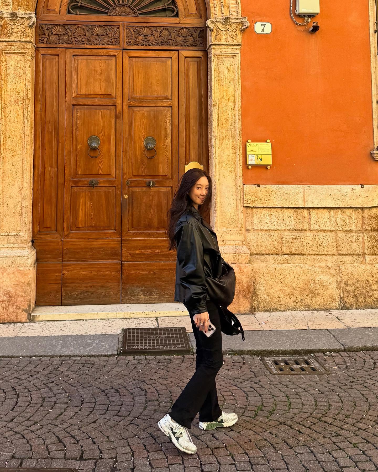 4 mẫu quần dài hoàn hảo dành cho phụ nữ trên 40 tuổi- Ảnh 5. 4 mẫu quần dài hoàn hảo dành cho phụ nữ trên 40 tuổi- Ảnh 5.