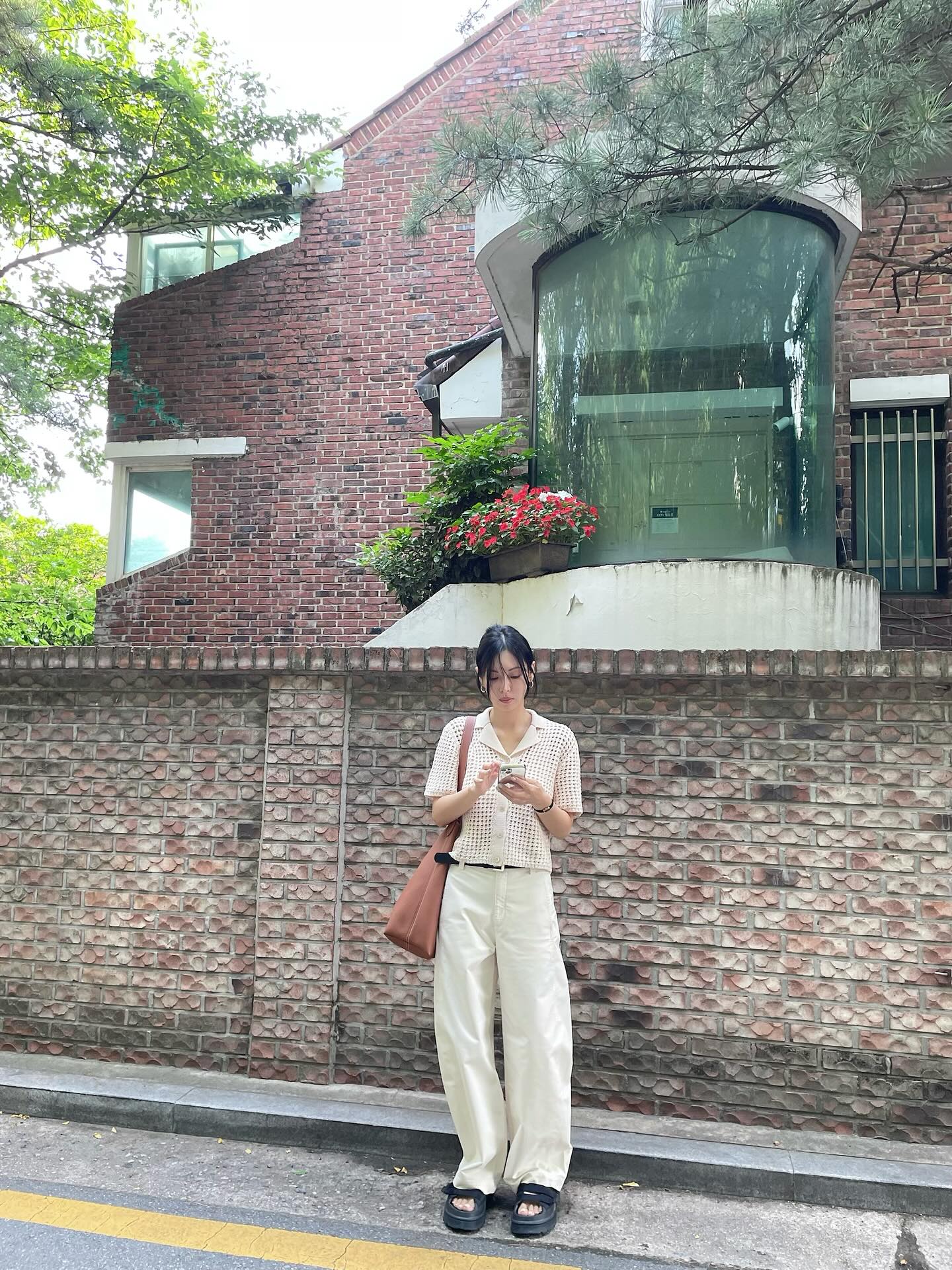 4 mẫu quần dài hoàn hảo dành cho phụ nữ trên 40 tuổi- Ảnh 9. 4 mẫu quần dài hoàn hảo dành cho phụ nữ trên 40 tuổi- Ảnh 9.