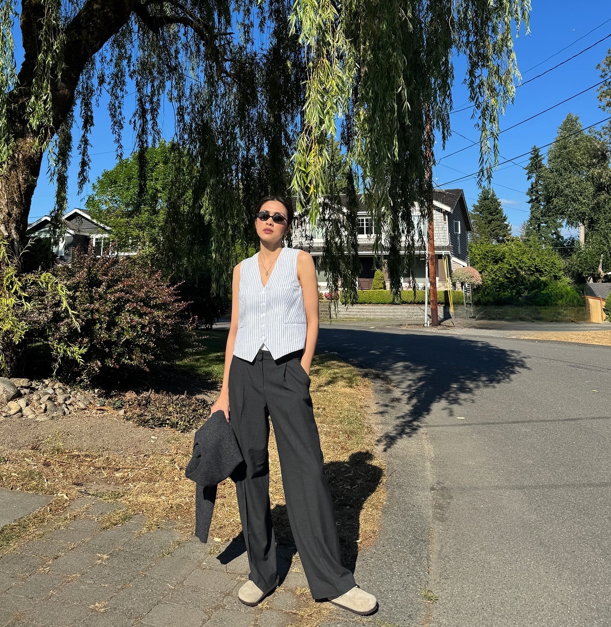 4 mẫu quần dài hoàn hảo dành cho phụ nữ trên 40 tuổi- Ảnh 1. 4 mẫu quần dài hoàn hảo dành cho phụ nữ trên 40 tuổi- Ảnh 1.