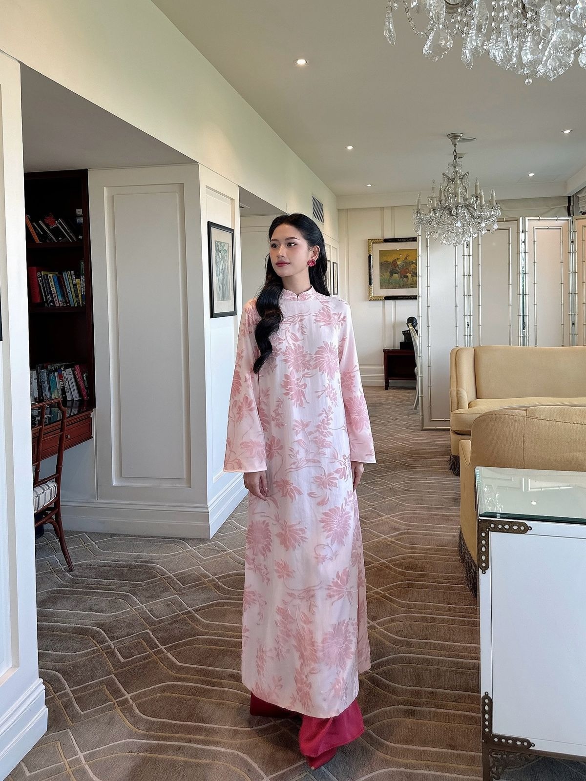 Hết Tết, đại hội thanh l&yacute; &aacute;o d&agrave;i trỗi dậy- Ảnh 9.