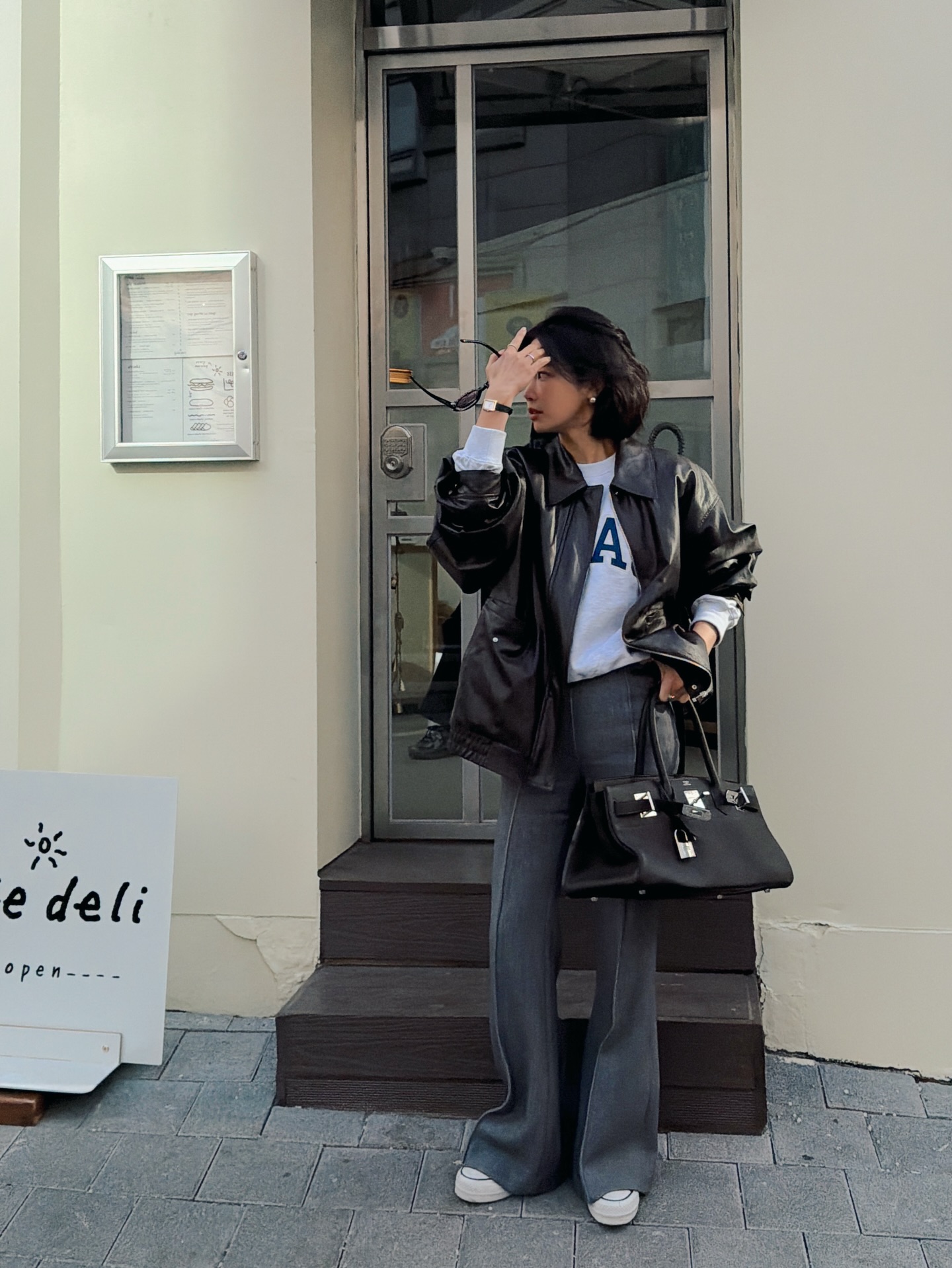 4 mẫu quần dài hoàn hảo dành cho phụ nữ trên 40 tuổi- Ảnh 2. 4 mẫu quần dài hoàn hảo dành cho phụ nữ trên 40 tuổi- Ảnh 2.