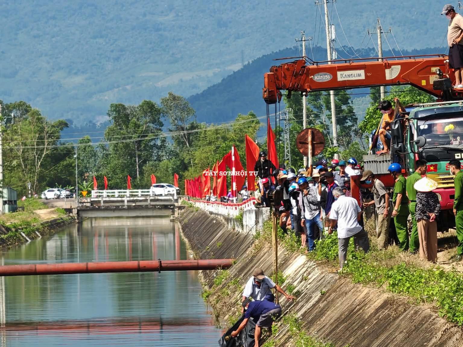 Vụ ph&aacute;t hiện thi thể đ&ocirc;i nam nữ v&agrave; &ocirc; t&ocirc; ch&igrave;m dưới k&ecirc;nh: H&eacute; lộ danh t&iacute;nh c&aacute;c nạn nh&acirc;n, hiện trường lộ dấu vết đ&aacute;ng ngờ- Ảnh 1.