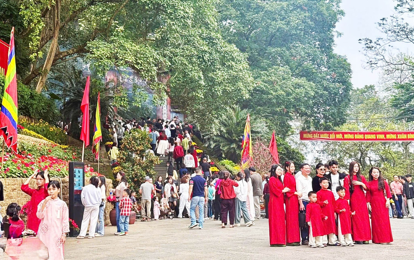 Du lịch Ph&uacute; Thọ, Sơn La tăng n&oacute;ng dịp Tết- Ảnh 1.