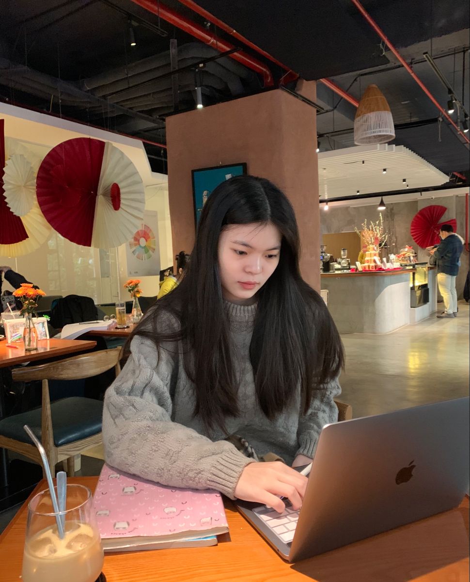 C&ugrave;ng đi l&agrave;m, c&oacute; người &ldquo;kh&ocirc;ng thể thay thế&rdquo;, c&oacute; người rất dễ bị đuổi: 3 điều l&agrave;m n&ecirc;n sự kh&aacute;c biệt!- Ảnh 1.