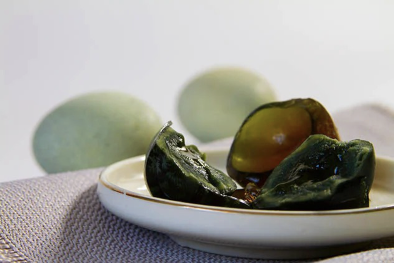 7 món đặc sản kinh dị ở Trung Quốc: Nhìn ảnh đã rùng mình, nói gì đến chuyện nếm thử- Ảnh 2. 7 món đặc sản kinh dị ở Trung Quốc: Nhìn ảnh đã rùng mình, nói gì đến chuyện nếm thử- Ảnh 2.