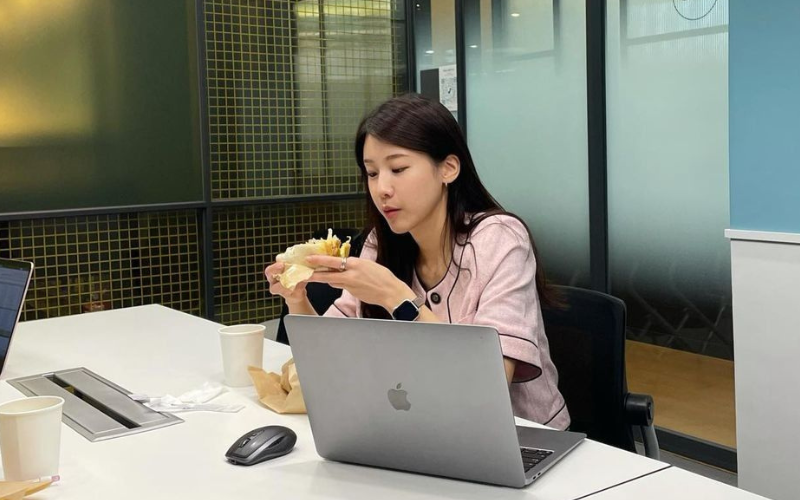 C&ugrave;ng đi l&agrave;m, c&oacute; người &ldquo;kh&ocirc;ng thể thay thế&rdquo;, c&oacute; người rất dễ bị đuổi: 3 điều l&agrave;m n&ecirc;n sự kh&aacute;c biệt!- Ảnh 3.