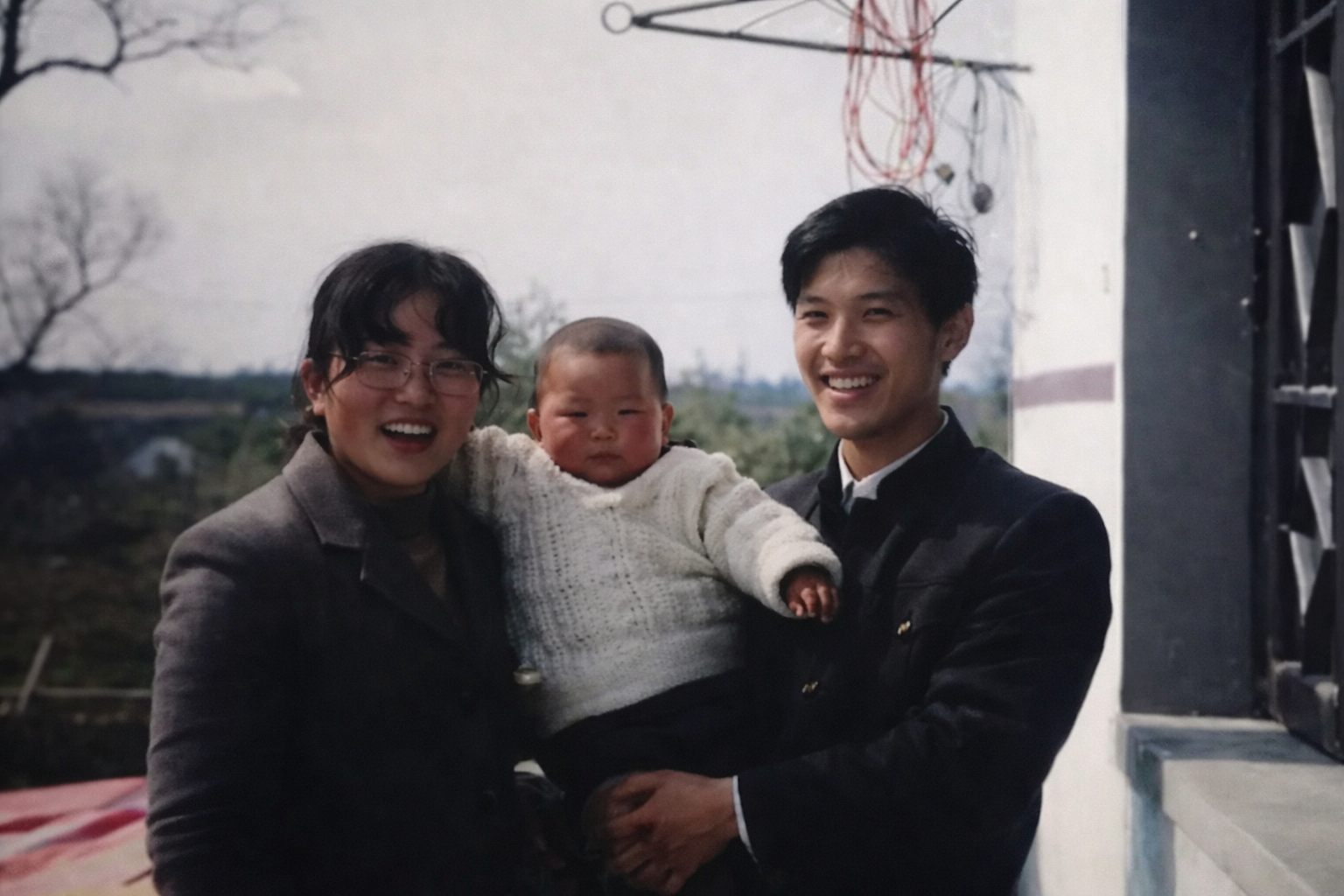 B&eacute; g&aacute;i bị bỏ rơi được nhận nu&ocirc;i, 27 năm sau th&agrave;nh tiến sĩ, lương tiền tỷ/năm: Ng&agrave;y cha mẹ đẻ t&igrave;m đến, c&ocirc; chỉ n&oacute;i 7 chữ!- Ảnh 2.