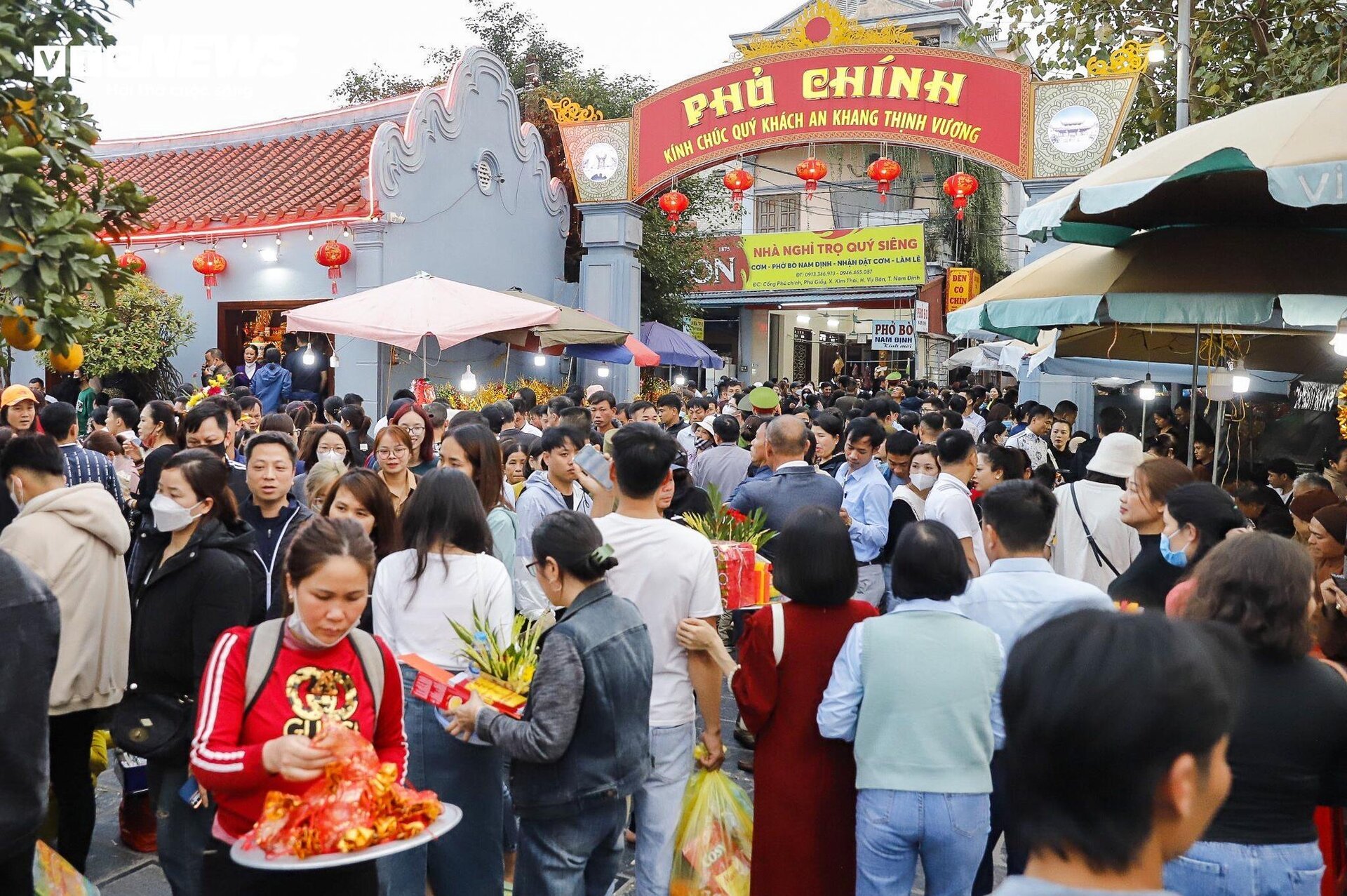Cảnh tượng tại nơi chỉ họp chợ duy nhất 1 lần trong năm: Đ&ecirc;m nay mới l&agrave; ch&iacute;nh hội- Ảnh 4.