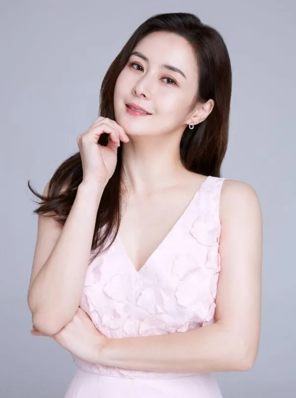 Nữ diễn viên ly hôn chồng tỷ phú, bất ngờ với gia thế hôn phu mới- Ảnh 6. Nữ diễn viên ly hôn chồng tỷ phú, bất ngờ với gia thế hôn phu mới- Ảnh 6.