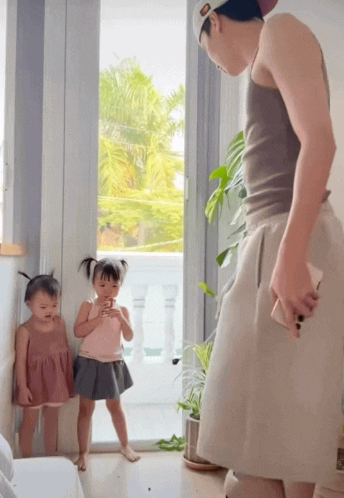 Tr&ugrave;m cuối "d&acirc;u h&agrave;o m&ocirc;n" Tuấn Dương h&igrave; hục cắm lọ hoa 20 triệu để chưng Tết, vẫn bị "b&aacute;nh b&egrave;o" Suli bẻ l&aacute;, vặt hoa kh&ocirc;ng thương tiếc- Ảnh 9.