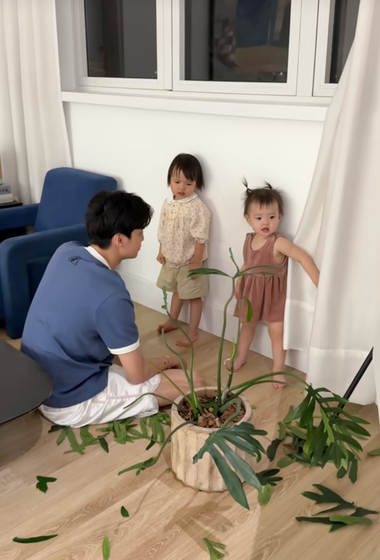 Tr&ugrave;m cuối "d&acirc;u h&agrave;o m&ocirc;n" Tuấn Dương h&igrave; hục cắm lọ hoa 20 triệu để chưng Tết, vẫn bị "b&aacute;nh b&egrave;o" Suli bẻ l&aacute;, vặt hoa kh&ocirc;ng thương tiếc- Ảnh 8.