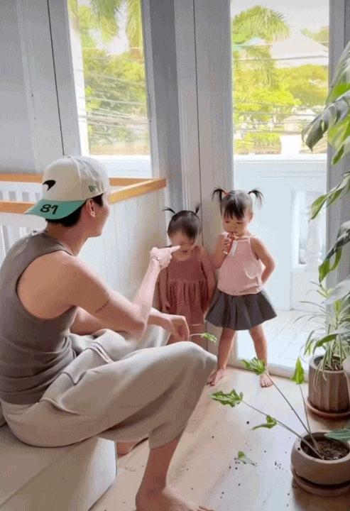 Tr&ugrave;m cuối "d&acirc;u h&agrave;o m&ocirc;n" Tuấn Dương h&igrave; hục cắm lọ hoa 20 triệu để chưng Tết, vẫn bị "b&aacute;nh b&egrave;o" Suli bẻ l&aacute;, vặt hoa kh&ocirc;ng thương tiếc- Ảnh 10.