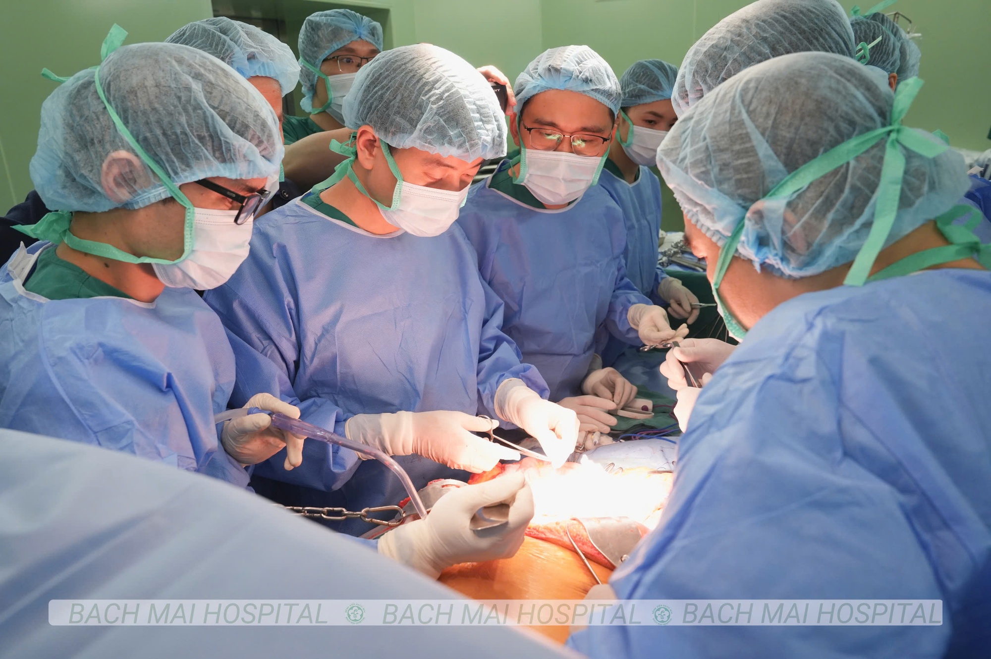 Nam sinh từng được tuy&ecirc;n dương người tốt việc tốt: Hiến tạng, hồi sinh 8 cuộc đời v&agrave; c&acirc;u chuyện x&uacute;c động ph&iacute;a sau- Ảnh 2.