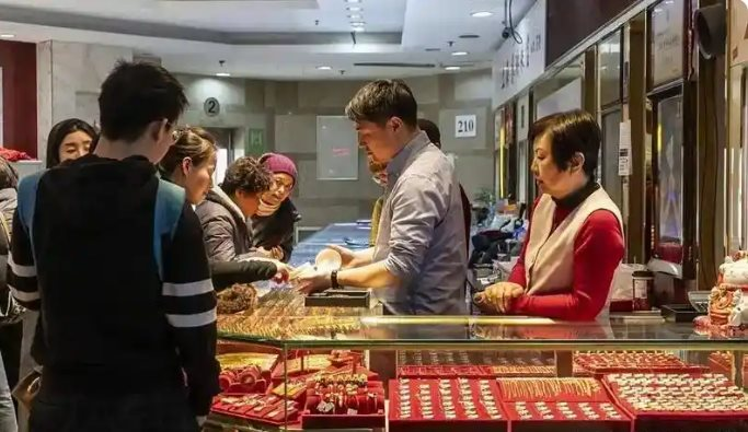 Đầu tư v&agrave;ng 5 năm, t&ocirc;i l&atilde;i lớn gần 5,6 tỷ đồng, nhưng đ&acirc;y l&agrave; 5 lưu &yacute; để hạn chế sai lầm- Ảnh 2.