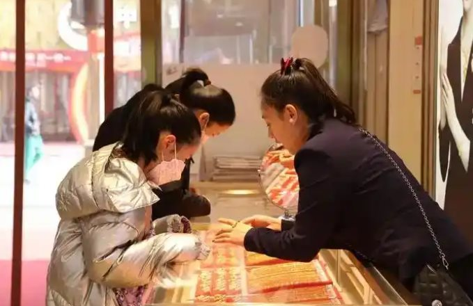 Đầu tư v&agrave;ng 5 năm, t&ocirc;i l&atilde;i lớn gần 5,6 tỷ đồng, nhưng đ&acirc;y l&agrave; 5 lưu &yacute; để hạn chế sai lầm- Ảnh 3.