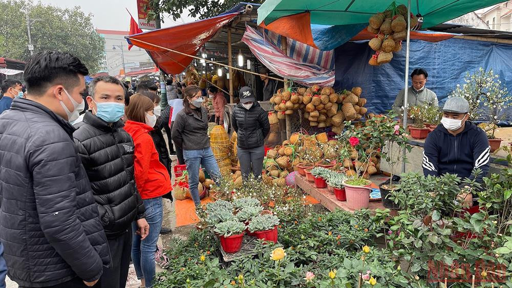 Cảnh tượng tại nơi chỉ họp chợ duy nhất 1 lần trong năm: Đ&ecirc;m nay mới l&agrave; ch&iacute;nh hội- Ảnh 9.