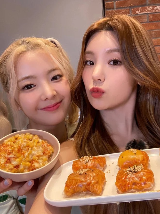 Một nữ idol bị chỉ tr&iacute;ch v&igrave; ăn vặt, phải xin lỗi ngay tr&ecirc;n livestream- Ảnh 4.