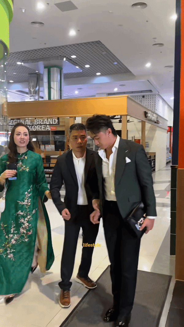 Chuyện gì đã xảy ra với vợ chồng NSND Công Lý?- Ảnh 1. Chuyện gì đã xảy ra với vợ chồng NSND Công Lý?- Ảnh 1.