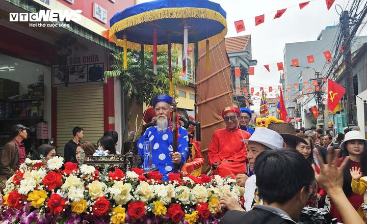 Về Quảng Ninh xem rước "cụ Thượng" k&eacute;o d&agrave;i cả c&acirc;y số- Ảnh 14.