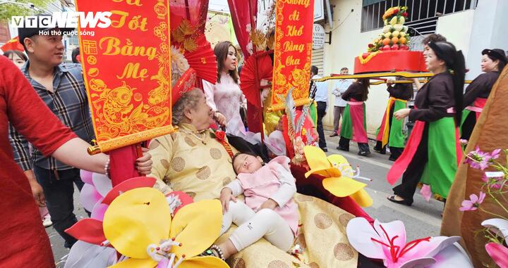 Về Quảng Ninh xem rước "cụ Thượng" k&eacute;o d&agrave;i cả c&acirc;y số- Ảnh 20.