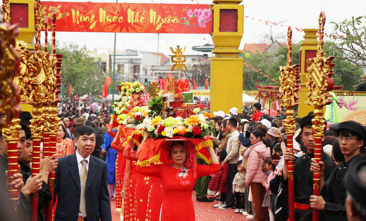 Về Quảng Ninh xem rước "cụ Thượng" k&eacute;o d&agrave;i cả c&acirc;y số- Ảnh 16.