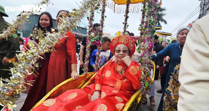 Về Quảng Ninh xem rước "cụ Thượng" k&eacute;o d&agrave;i cả c&acirc;y số- Ảnh 15.