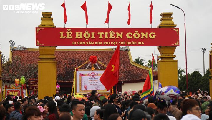 Về Quảng Ninh xem rước "cụ Thượng" k&eacute;o d&agrave;i cả c&acirc;y số- Ảnh 19.