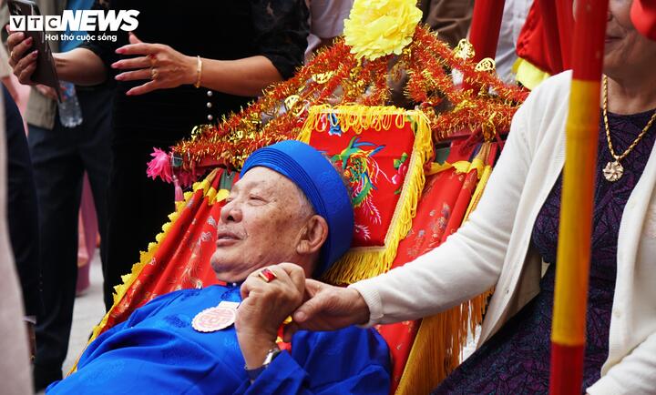 Về Quảng Ninh xem rước "cụ Thượng" k&eacute;o d&agrave;i cả c&acirc;y số- Ảnh 7.