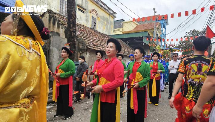 Về Quảng Ninh xem rước "cụ Thượng" k&eacute;o d&agrave;i cả c&acirc;y số- Ảnh 4.