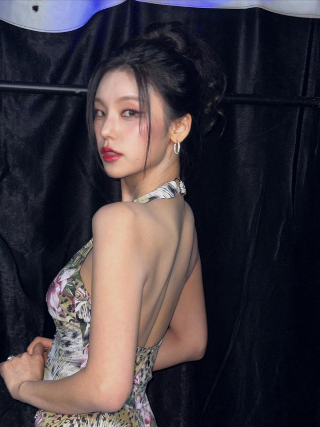 Một nữ idol bị chỉ tr&iacute;ch v&igrave; ăn vặt, phải xin lỗi ngay tr&ecirc;n livestream- Ảnh 8.